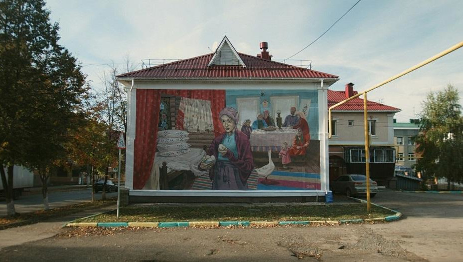 В Альметьевске греческий художник Димитрис Таксис украсил рисунком стену дома